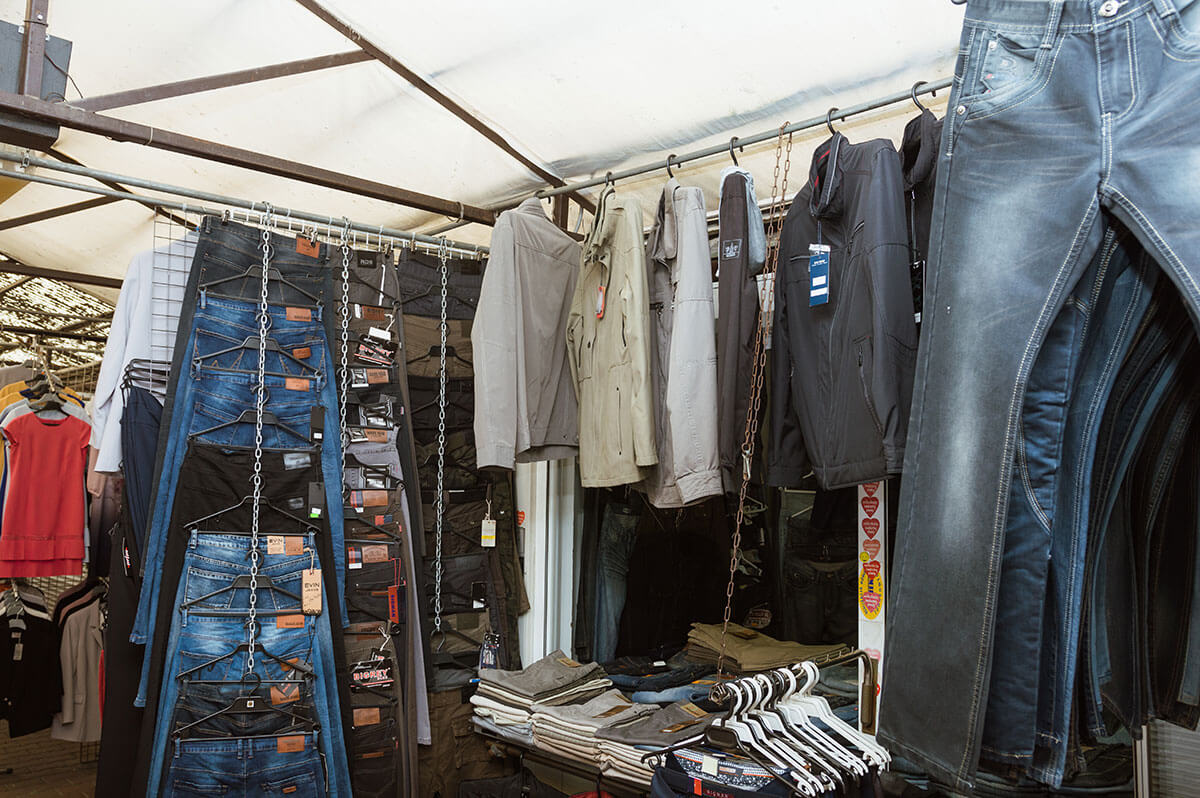 marynarki i spodnie jeansowe